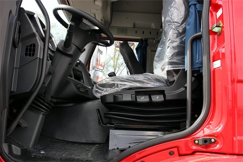 一汽解放 J6P重卡 2013款 轻量化版 350马力 6X2 国四牵引车(富贵红)(CA4250P66K2T3HE4)