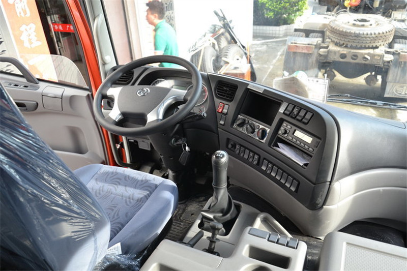 东风商用车 新天龙重卡 340马力 4X2 国四牵引车(DFL4181A6)