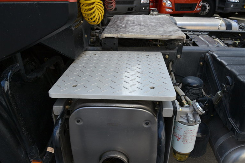 东风商用车 新天龙重卡 340马力 4X2 国四牵引车(DFL4181A6)