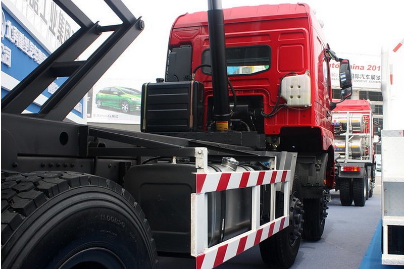 北奔 V3M重卡 轻量化版 350马力 8X4 7.4米 国四自卸车(ND1310DD4J3Z00)