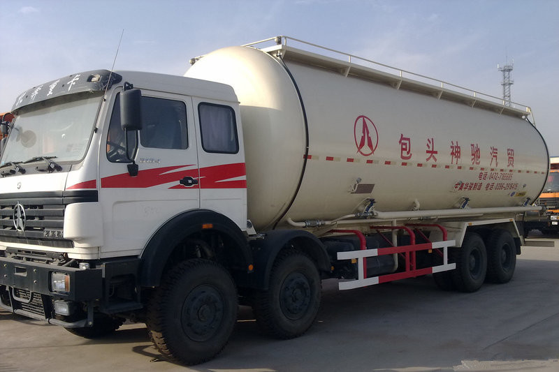 北奔重卡 336马力 8X4 国三粉粒物料车(ND5319GFLZ)