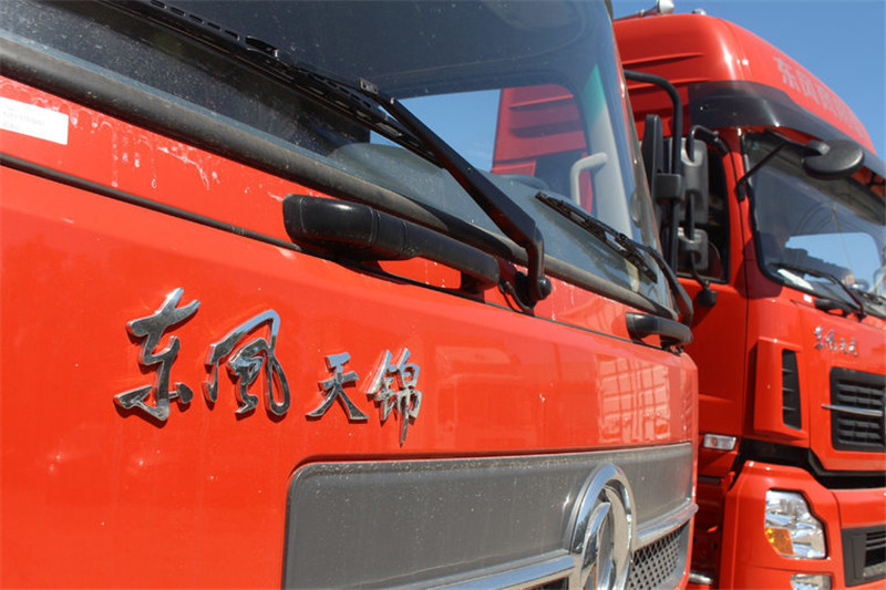 东风商用车 天锦中卡 160马力 4X2 6.8米 国五厢式载货车(DFL5160XXYBX18)