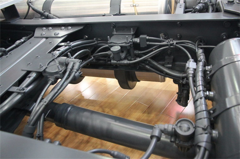 东风商用车 天龙重卡 385马力 4X2 国四牵引车(DFL4251A)