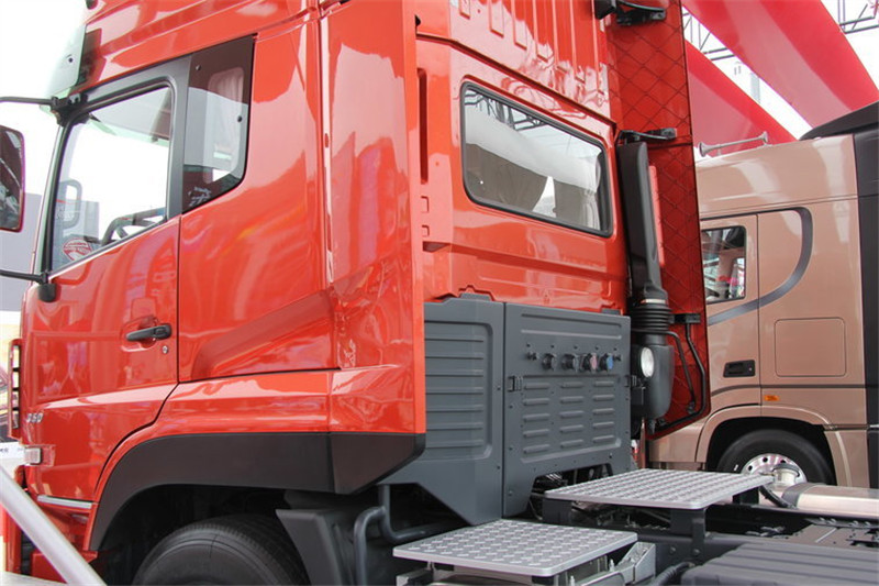 东风商用车 天龙重卡 350马力 4X2 国四危化品运输牵引车(DFL4181A8)