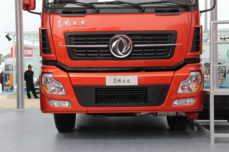 东风商用车 天龙重卡 350马力 4X2 国四危化品运输牵引车(DFL4181A8)