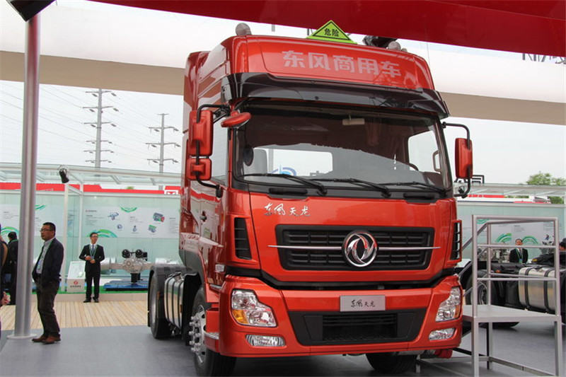 东风商用车 天龙重卡 350马力 4X2 国四危化品运输牵引车(DFL4181A8)