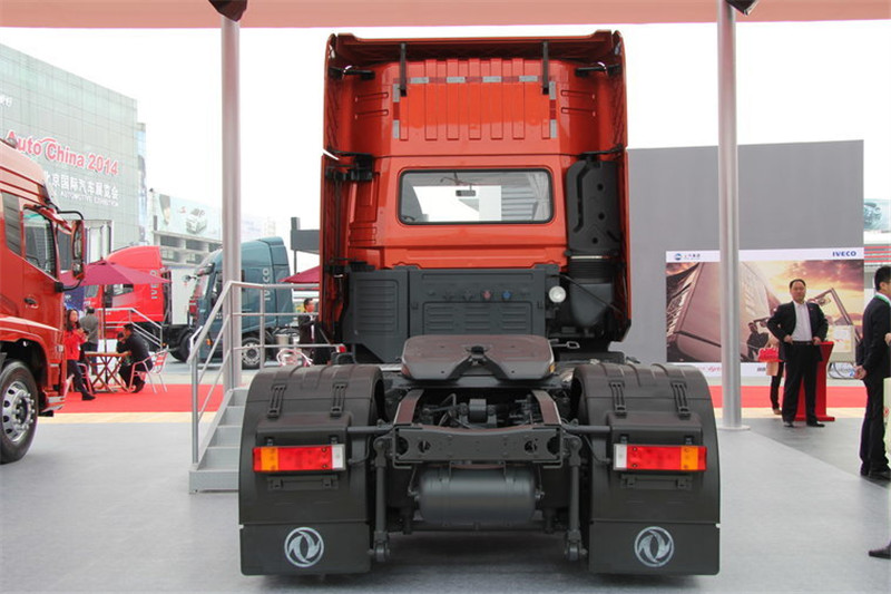 东风商用车 天龙重卡 350马力 4X2 国四危化品运输牵引车(DFL4181A8)