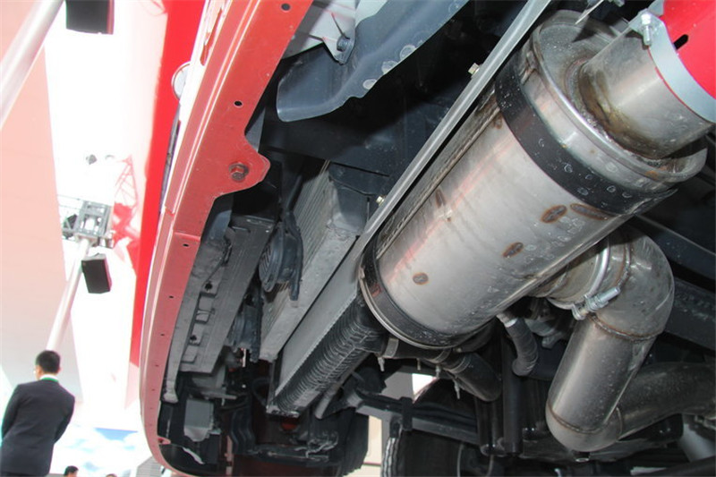 东风商用车 天龙重卡 350马力 4X2 国四危化品运输牵引车(DFL4181A8)
