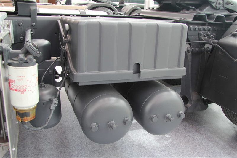 东风商用车 天龙重卡 350马力 4X2 国四危化品运输牵引车(DFL4181A8)