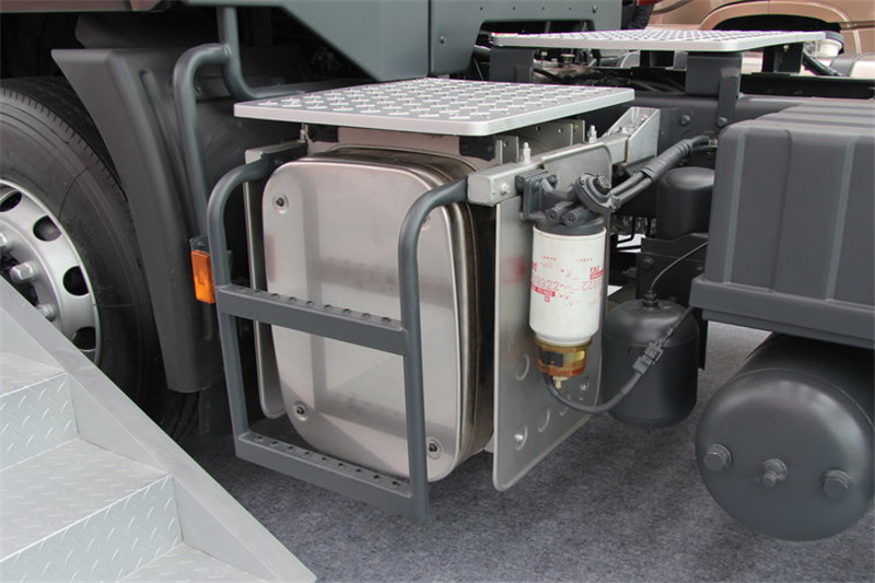 东风商用车 天龙重卡 350马力 4X2 国四危化品运输牵引车(DFL4181A8)