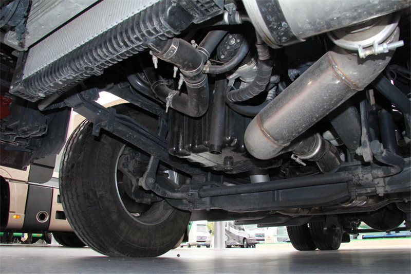 东风商用车 天龙重卡 350马力 4X2 国四危化品运输牵引车(DFL4181A8)