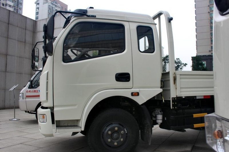  东风 多利卡D6 115马力 3.8米 国四 排半栏板轻卡(DFA1041L20D5)