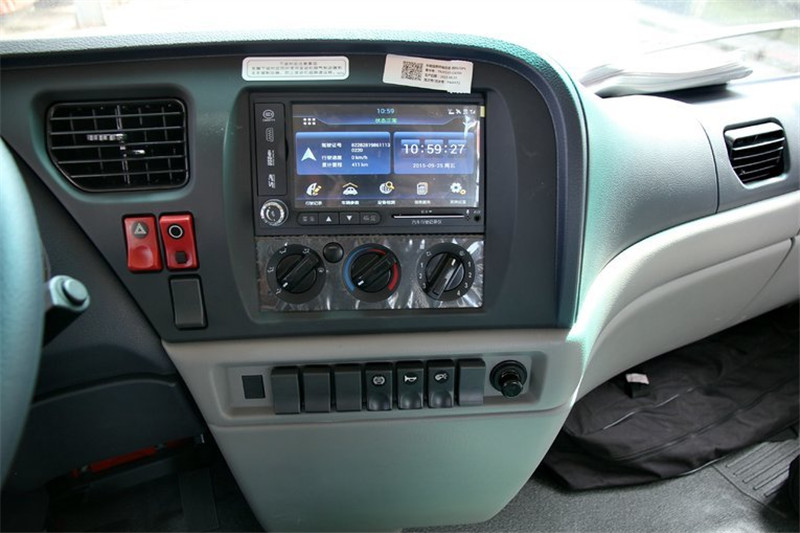 东风商用车 天锦中卡 140马力 4X2 5.8米国四排半仓栅式载货车(DFL5100CCYBX7)
