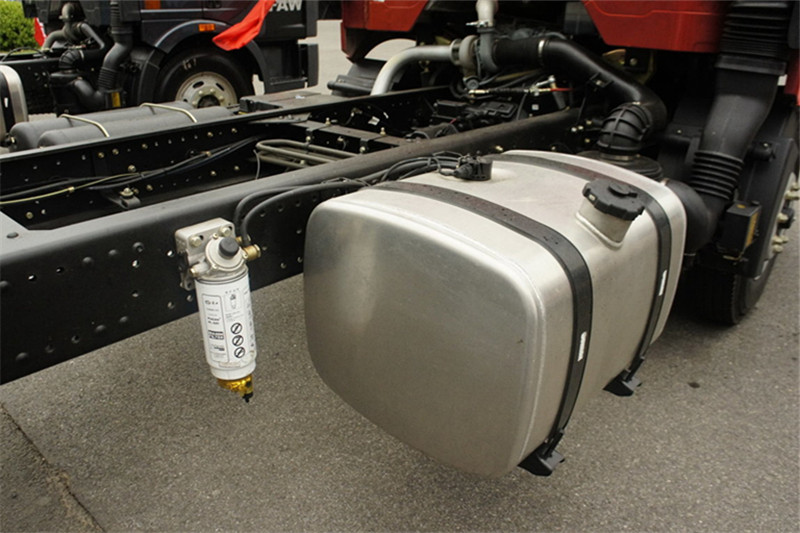 一汽解放 J6L中卡 加强型 164马力 4X2 6.2米 国四栏板载货车(CA1160P62K1L3E4)