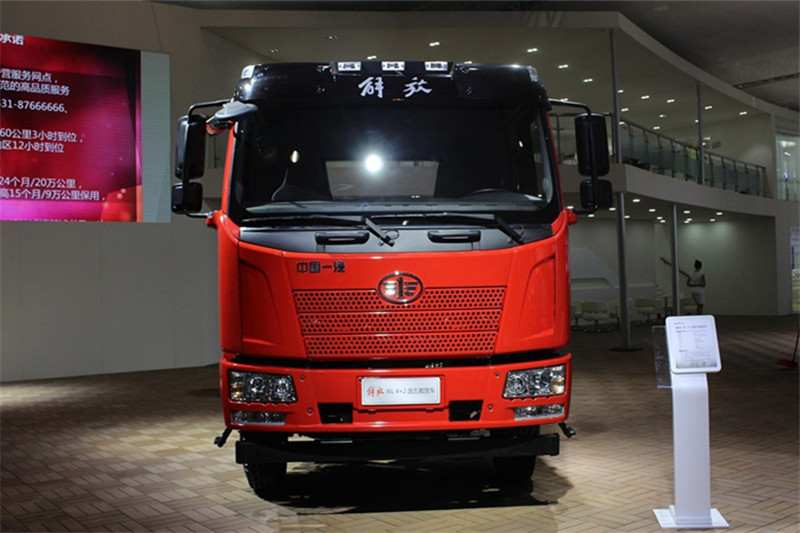 一汽解放 J6L中卡 180马力 4X2 6.8米 国四栏板载货车底盘(CA1160P62K1L3A2E4)