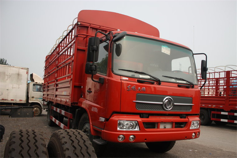 东风商用车 天锦中卡 160马力 4X2 6.2米 国四排半仓栅式载货车(DFL5160CCYBX18)