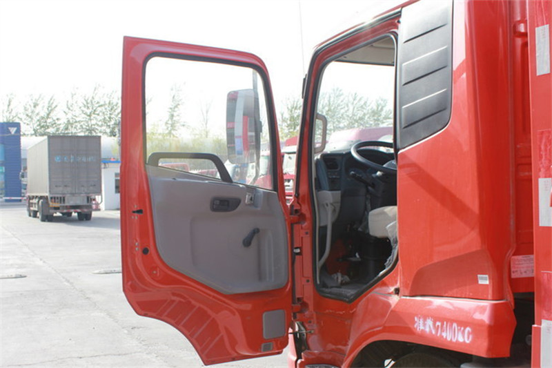 东风商用车 天锦中卡 160马力 4X2 6.2米 国四排半仓栅式载货车(DFL5160CCYBX18)
