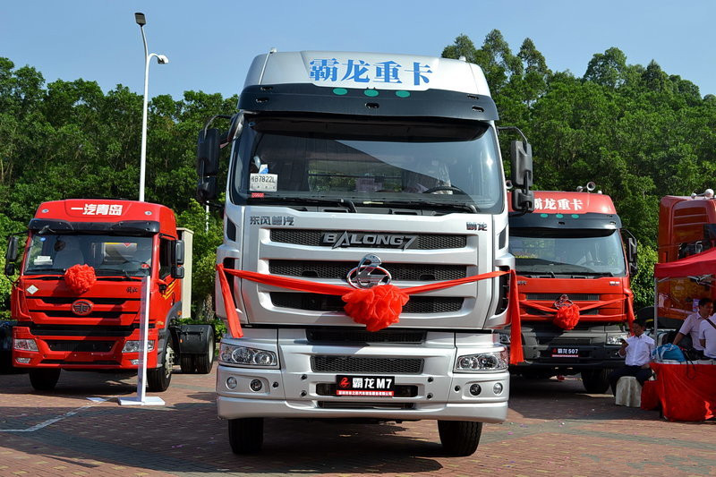 东风柳汽 乘龙M7重卡 400马力 6X4 国四牵引车(LZ4251QDCA)