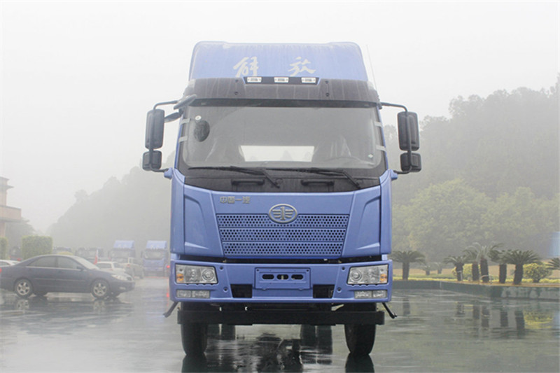 一汽解放 J6L中卡 质惠版 180马力 7.7米 国五厢式载货车底盘(CA5160XXYP62K1L5E5)