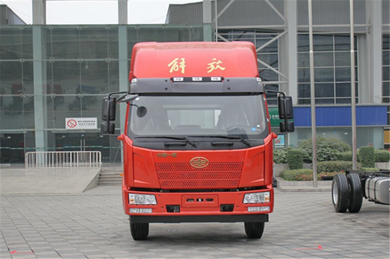 一汽解放 J6L中卡 164马力 4X2 6.8米 国四载货车底盘(CA1160P62K1L3E4)