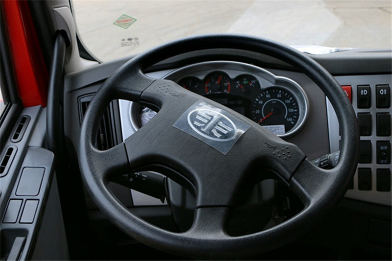 一汽解放 J6L中卡 140马力 4X2 5.7米 国四仓栅式载货车(CA5083CCYP62K1L2E4)