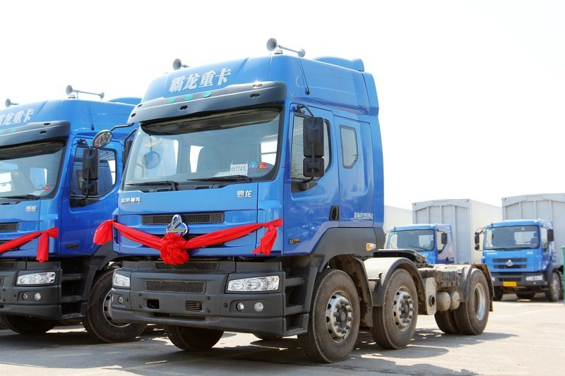 东风柳汽 乘龙M5重卡 320马力 6X2 国四牵引车(LZ4240QCAA)