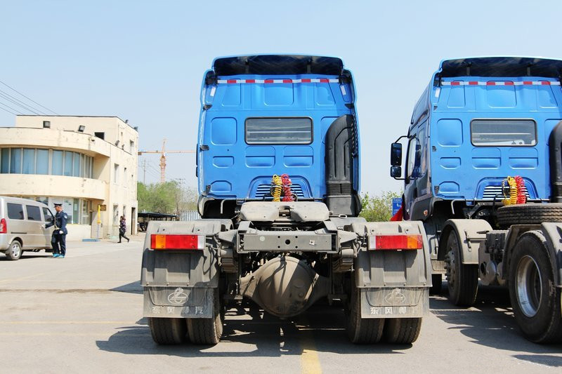 东风柳汽 乘龙M5重卡 320马力 6X2 国四牵引车(LZ4240QCAA)