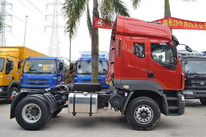 东风柳汽 乘龙M5重卡 350马力 4X2 国四牵引车(LZ4180M5AA)