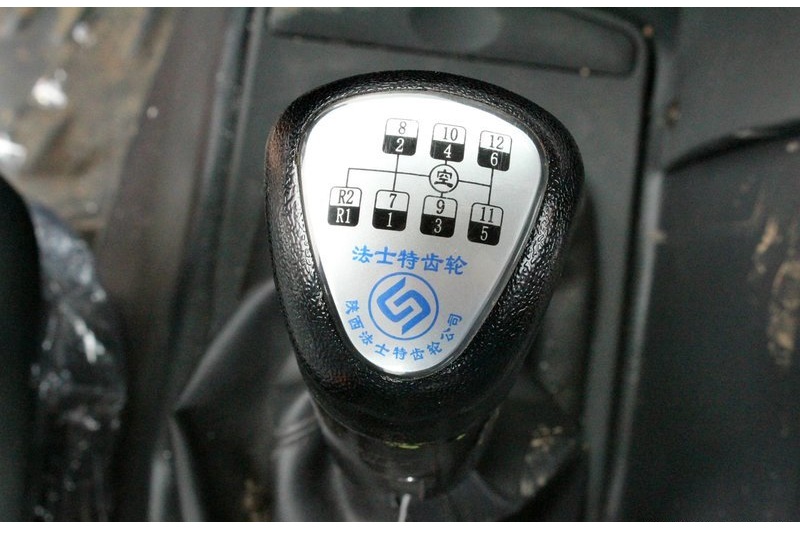 东风柳汽 乘龙M5重卡 336马力 6X2 国四牵引车(LZ4240QCAA)