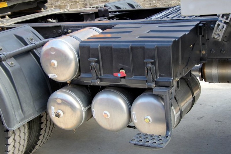东风柳汽 乘龙M5重卡 375马力 6X4 LNG 国五牵引车(LZ4250M5DB)