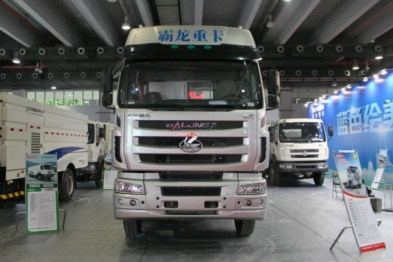 东风柳汽 乘龙M5重卡 400马力 6X4 国四牵引车(玉柴M3)(LZ4251QDCA)