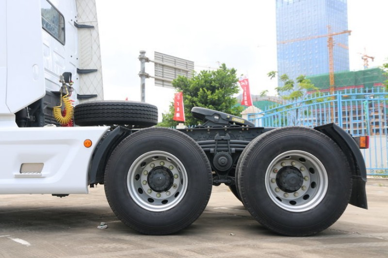 东风柳汽 乘龙T7重卡 430马力 6X4 国四牵引车(LZ4251T7DA)