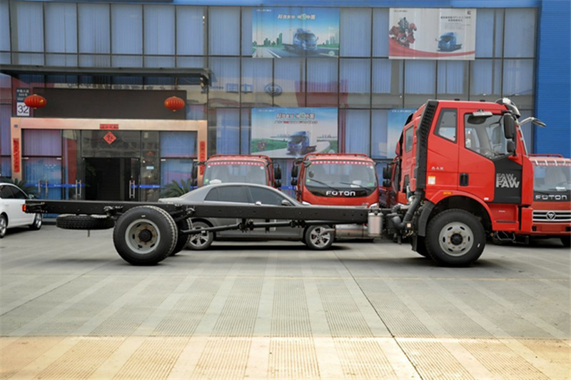 一汽解放 J6L中卡 轻量化 140马力 5.7米 国五栏板载货车(CA1100P62K1L2E5)