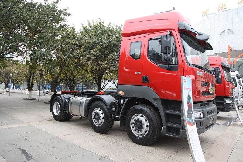 东风柳汽 乘龙M5重卡 350马力 6X2 国四牵引车(东康发动机)(LZ4241QCAA)