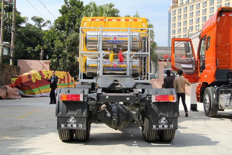 东风柳汽 乘龙M5重卡 350马力 6X2 国四牵引车(LZ4240M5CA)