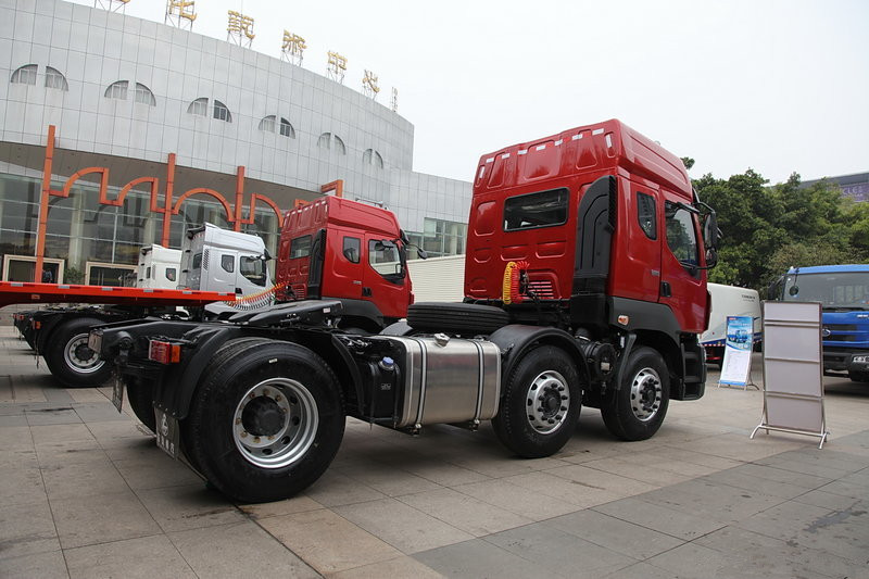 东风柳汽 乘龙M5重卡 385马力 6X2 国四牵引车(LZ4241M5CA)