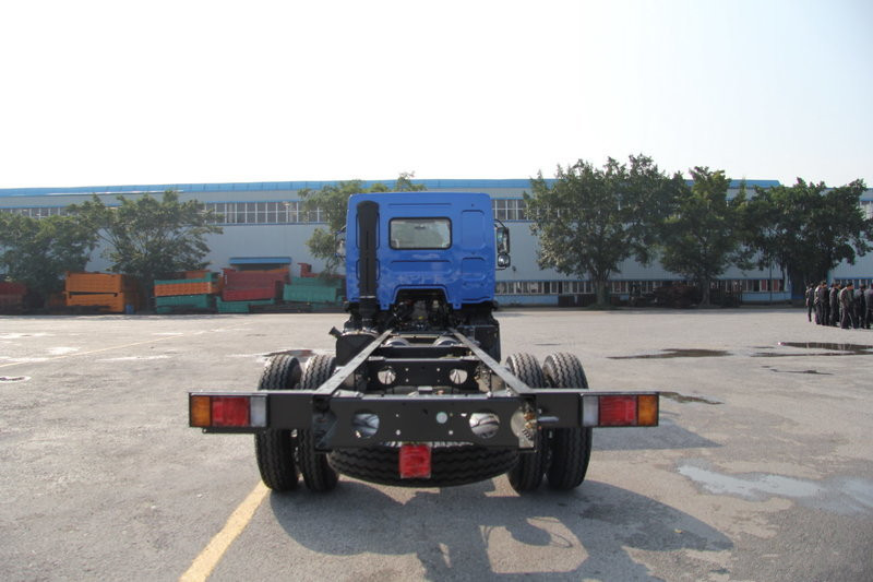 东风柳汽 乘龙M3中卡 130马力 4X2 5.7米 国四栏板载货车底盘(LZ1100M3AA)