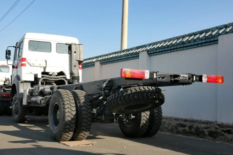 北奔 NG80系列重卡 300马力 4X4 6.2米 国四越野载货车(ND2163E48J)