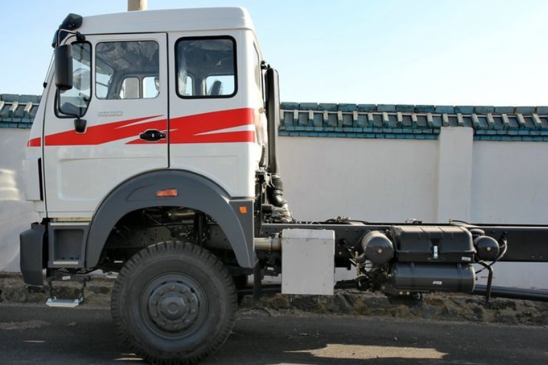 北奔 NG80系列重卡 300马力 4X4 6.2米 国四越野载货车(ND2163E48J)