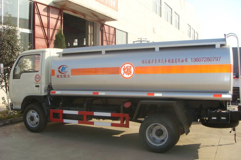 东风 小霸王 116马力 4X2 国二运油车(EQ5070GYY35DCAC)