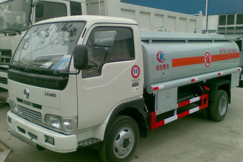 东风 小霸王 120马力 4X2 国二运油车(EQ5070GYY51DAC)