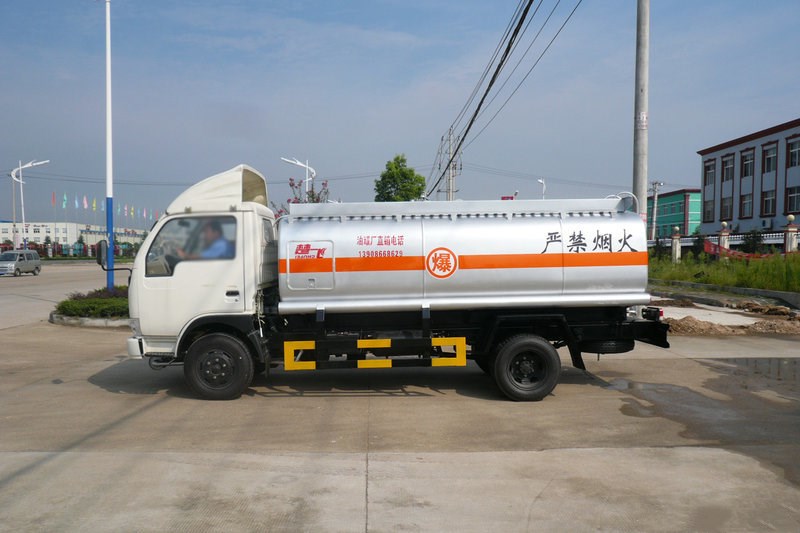 东风 小霸王 120马力 4X2 国二运油车(EQ5070GYY51DAC)