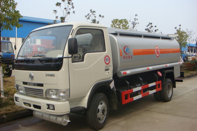 东风 小霸王 120马力 4X2 国二运油车(EQ5070GYY51DAC)