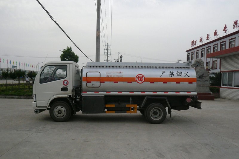 东风 小霸王 120马力 4X2 国二运油车(EQ5070GYY51DAC)