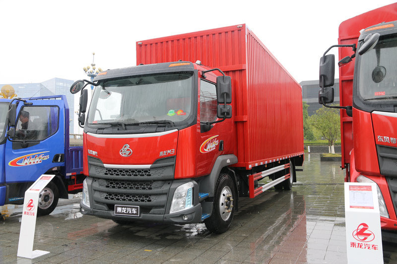 东风柳汽 新乘龙M3中卡 185马力 4X2 6.2米 国五排半厢式载货车(LZ5181XXYM3AB)