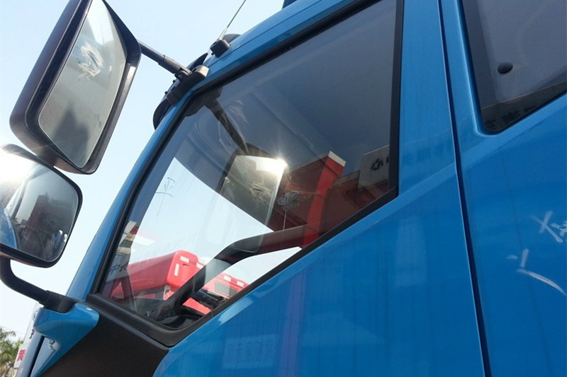 一汽解放 J6L中卡 164马力 4X2 7.7米 国四厢式载货车(CA5160XXYP62K1L5A1E4)