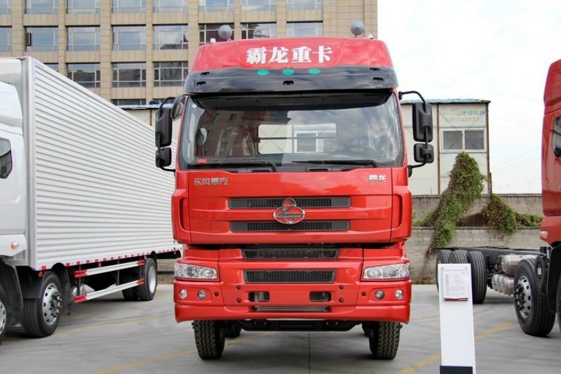 东风柳汽 乘龙M5 240马力 6X2 9.6米 国四厢式载货车(LZ5250XYKM5CA)