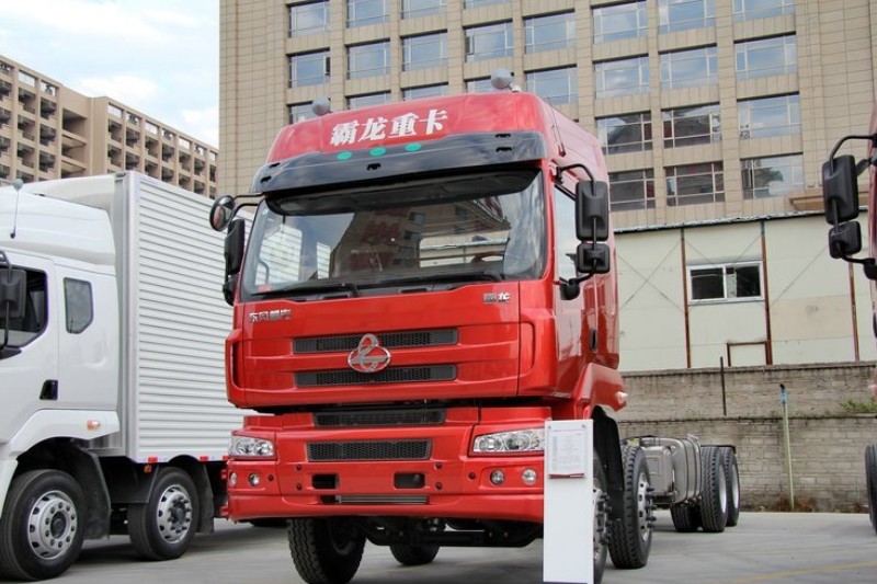 东风柳汽 乘龙M5 240马力 6X2 9.6米 国四厢式载货车(LZ5250XYKM5CA)