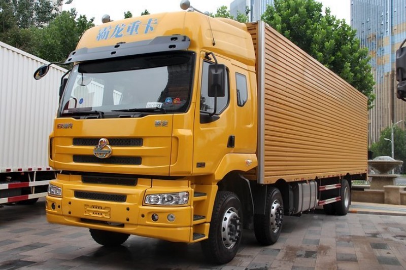 东风柳汽 乘龙M5重卡 245马力 6X2 9.6米 国四排半厢式载货车(LZ1200M3CAT)