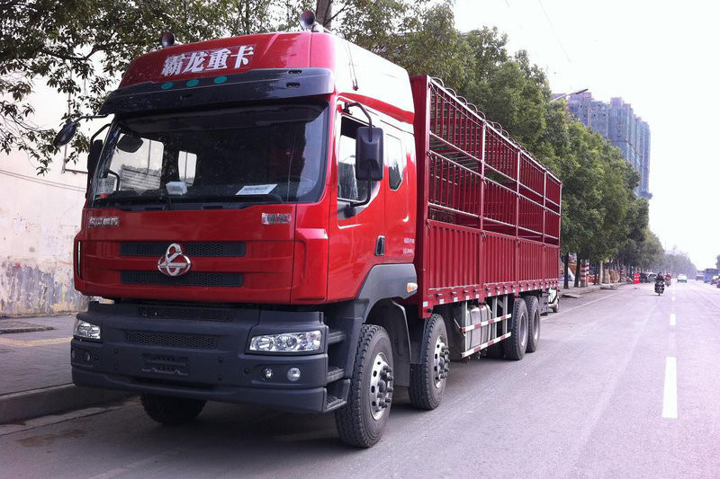 东风柳汽 乘龙M5重卡 245马力 6X2 9.6米 国四仓栅式载货车(LZ5250CCYM5CA)